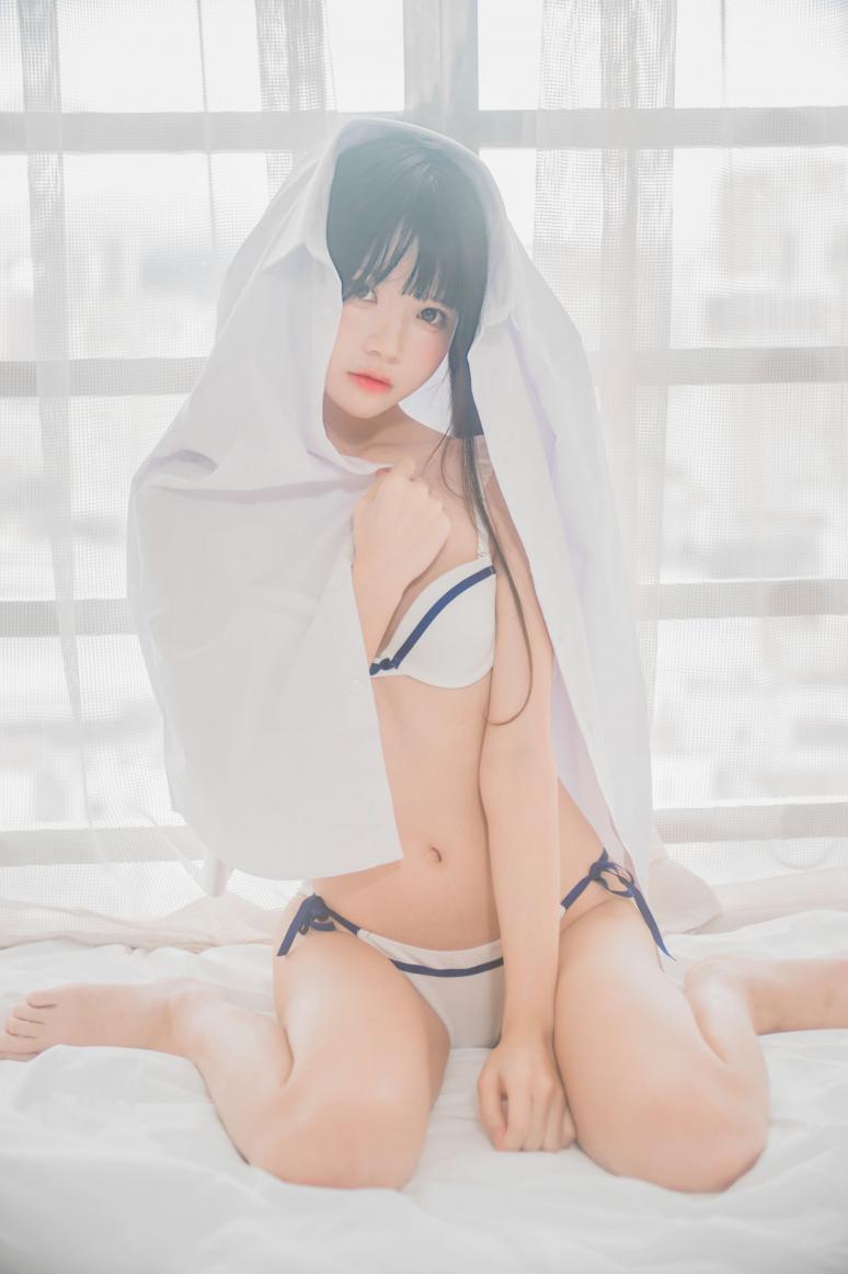 萝莉风COS 桜桃喵 – 白衬衫双马尾 - 图片8