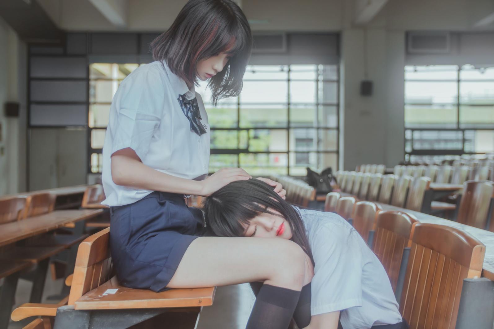 桜桃喵&疯猫ss - JK百合1 [43P-325MB]