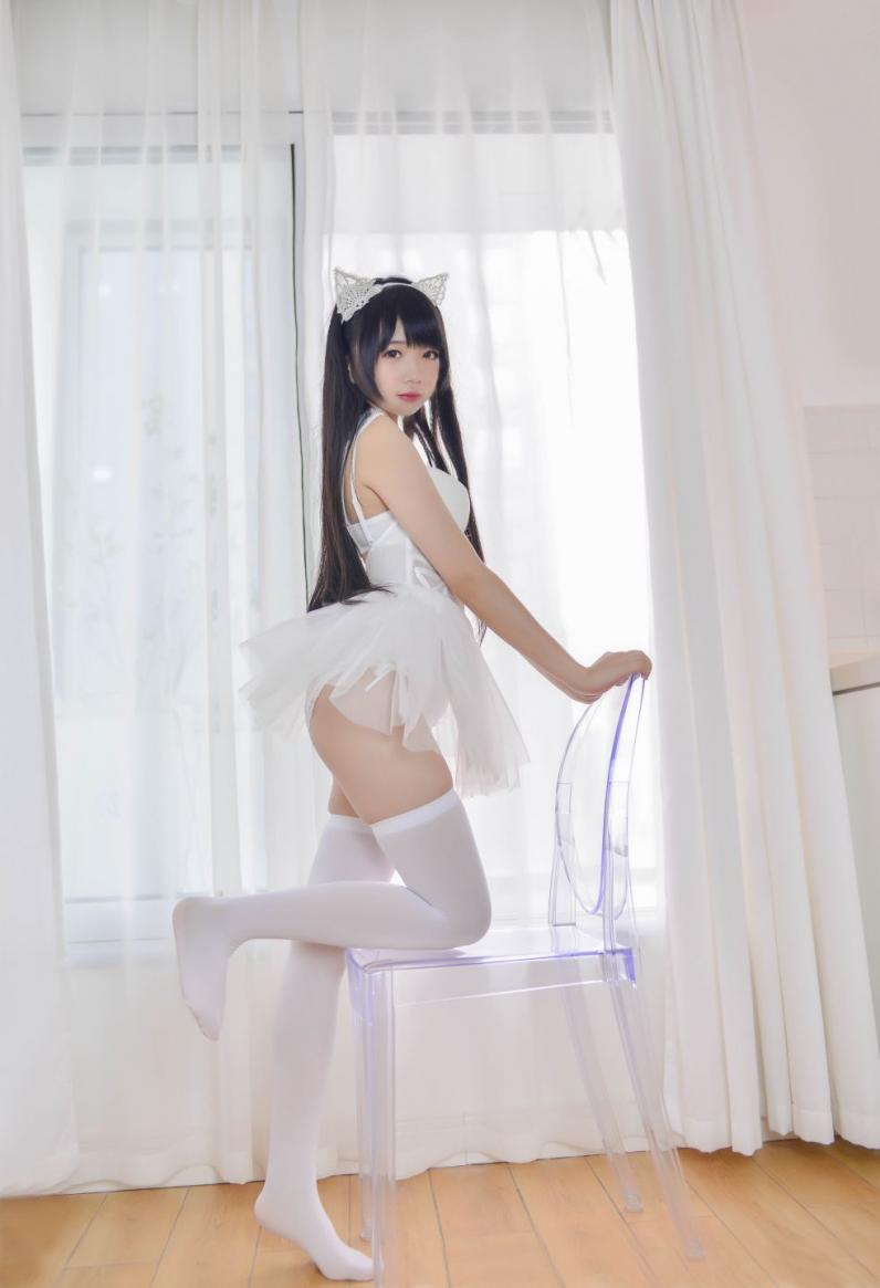 网红Cos小姐姐@雪琪 - 猫系少女白猫 [31P-158MB]