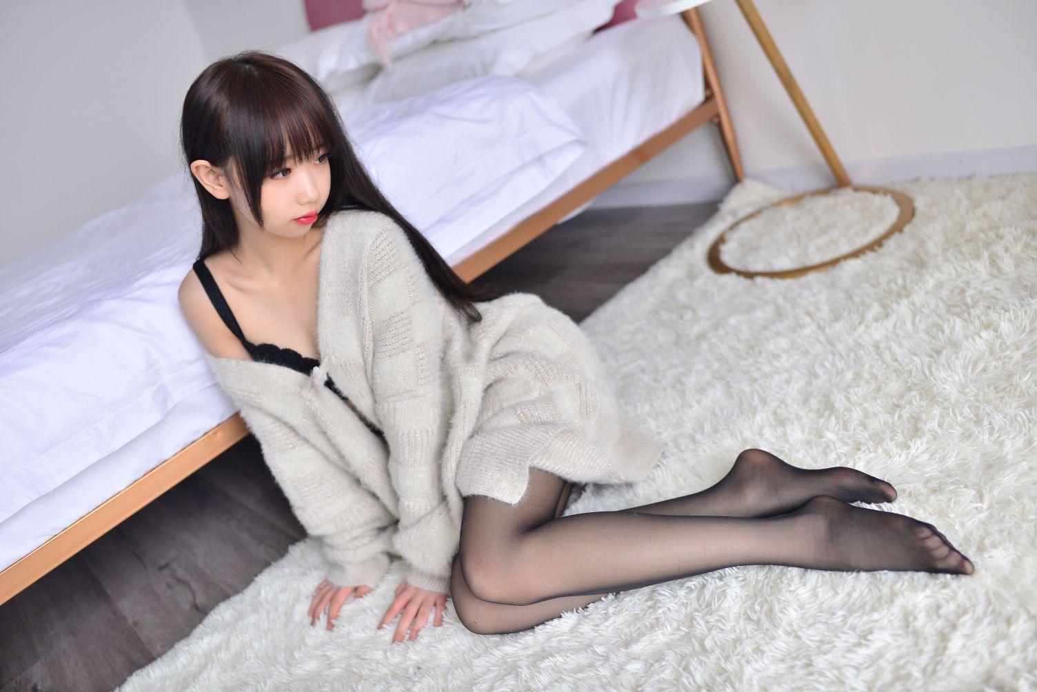 网红Cos小姐姐@雪琪 - 毛衣少女 [34P-53MB]