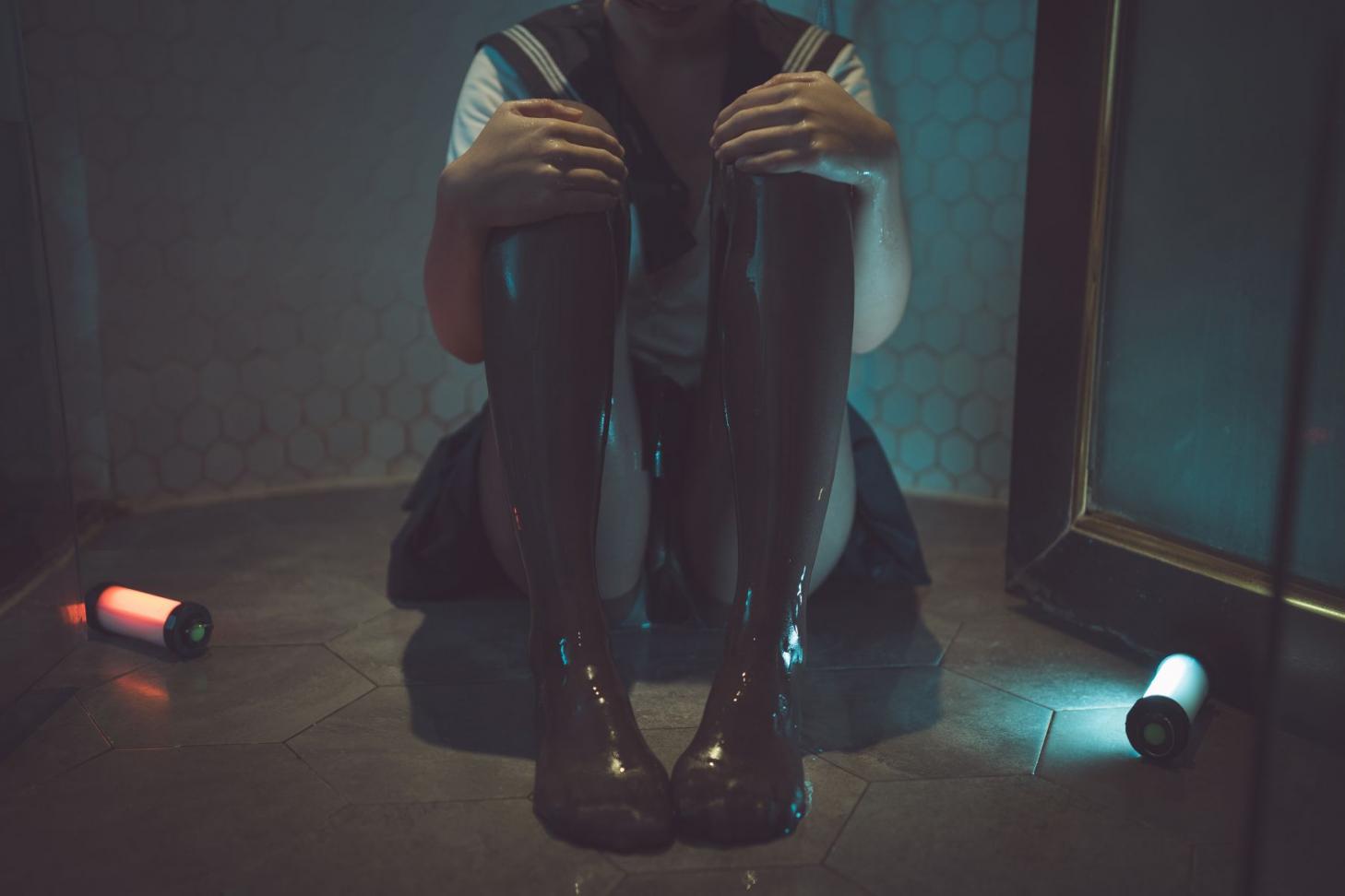 网红Coser@面饼仙儿 - 脑内少女 浴缸黑丝 [21P-257MB] - 图片8