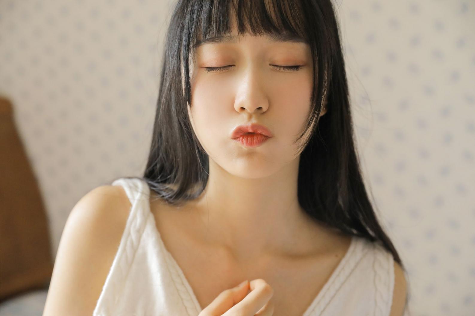 网红Coser@木绵绵OwO - 绵相随 亲亲我的宝贝 [14P-44MB] - 图片3