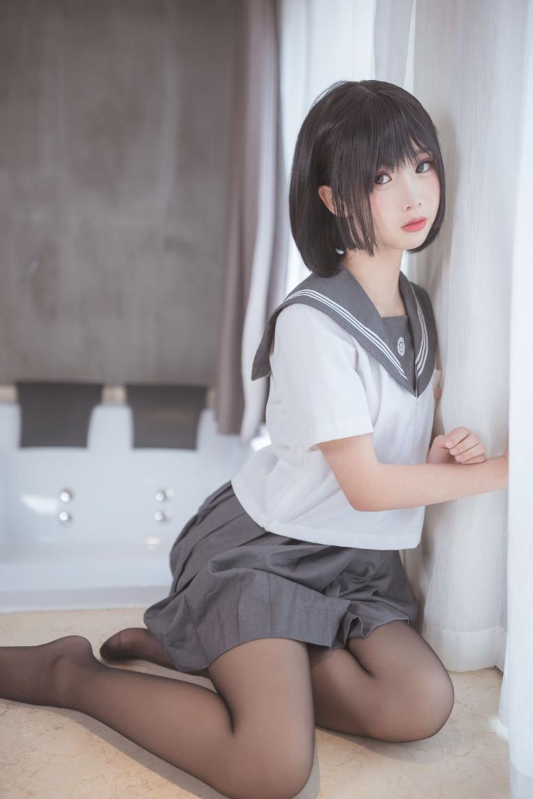 网红Coser@面饼仙儿 - 脑内少女 黑丝JK [25P-241MB]