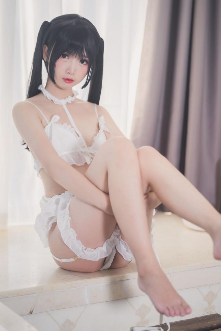 网红Coser@面饼仙儿 - 脑内少女 白内衣 [17P-171MB] - 图片2