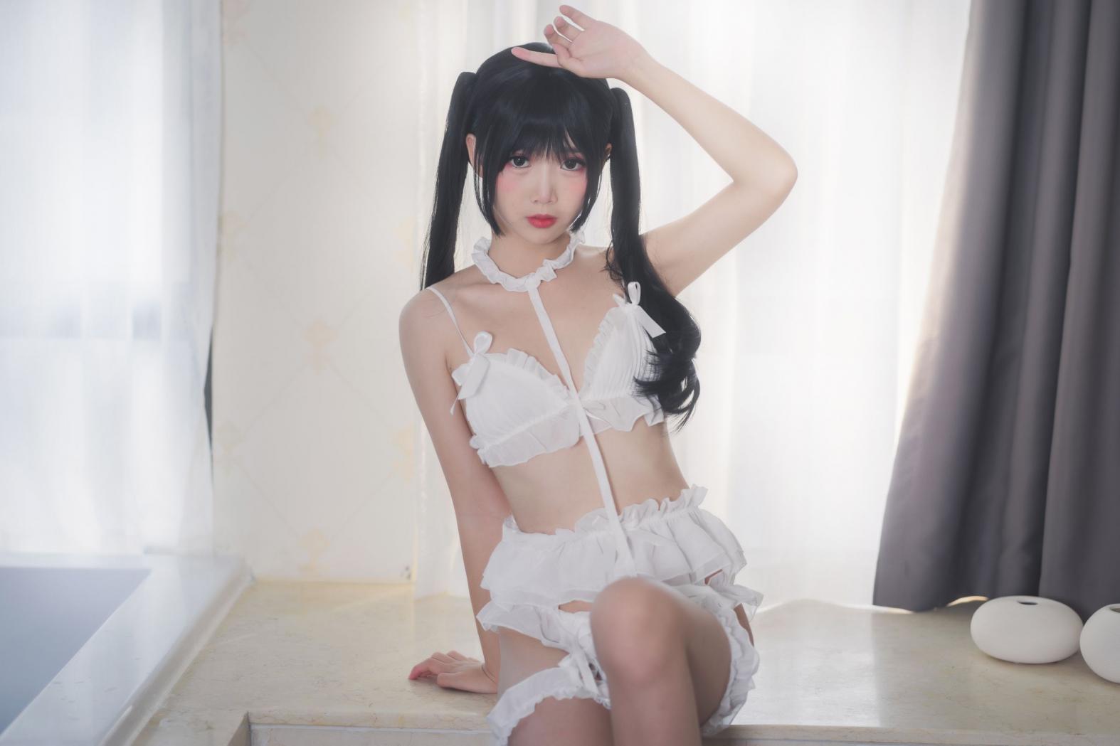 网红Coser@面饼仙儿 - 脑内少女 白内衣 [17P-171MB]
