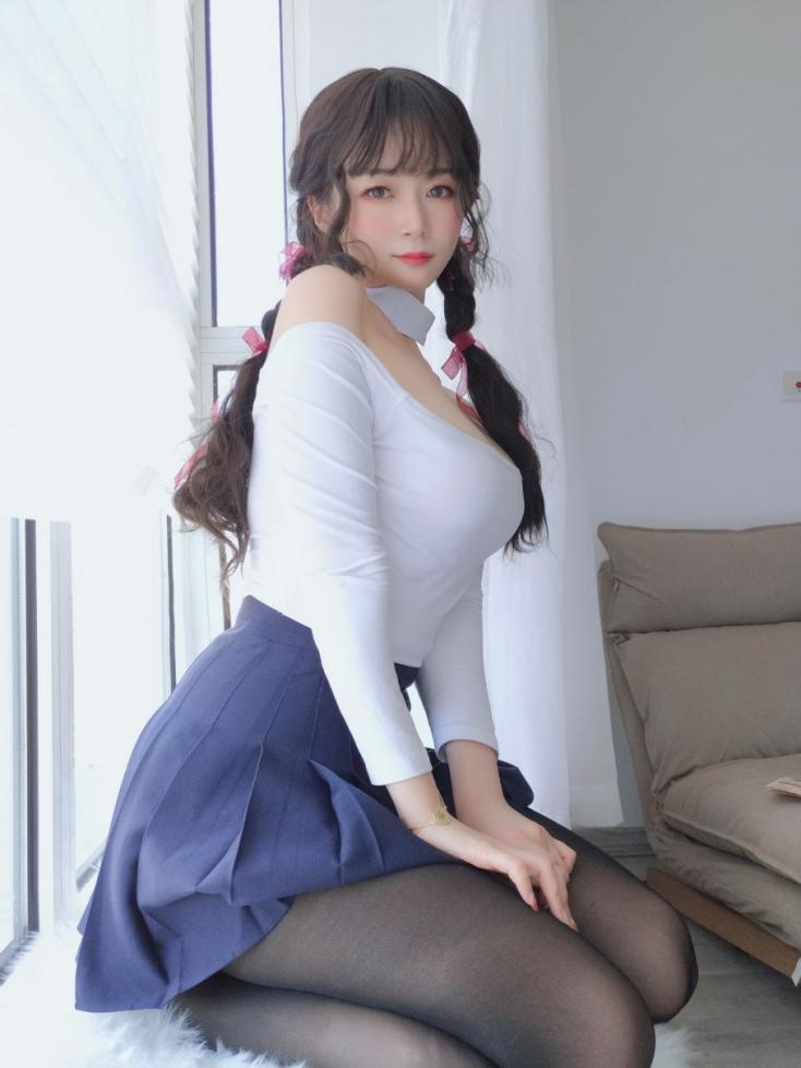 人气动漫Coser@白银81_邻家大姐姐的黑丝 [45P1V223MB] - 图片2