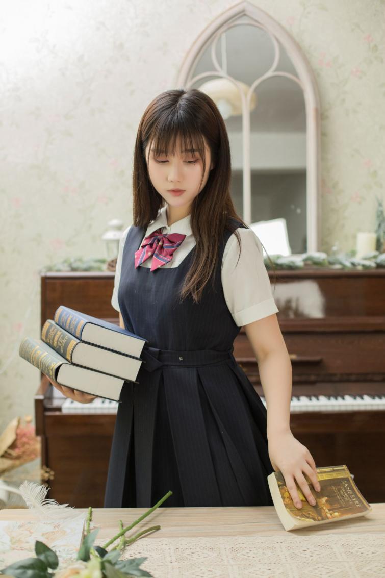 人气动漫Coser@镜酱 - 不知梦 制服 [38P361MB] - 图片2