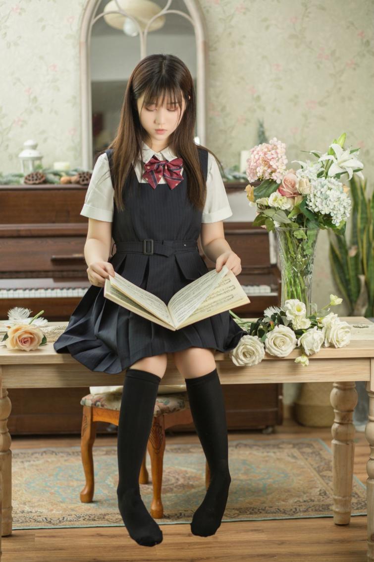 人气动漫Coser@镜酱 - 不知梦 制服 [38P361MB] - 图片3