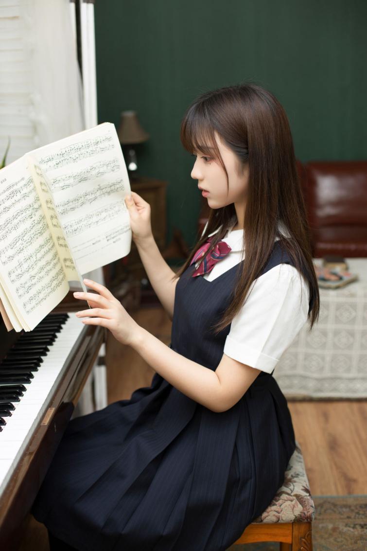 人气动漫Coser@镜酱 - 不知梦 制服 [38P361MB]