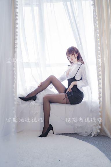 微博妹子@过期米线线喵 OL装 [40P9MB] - 图片8