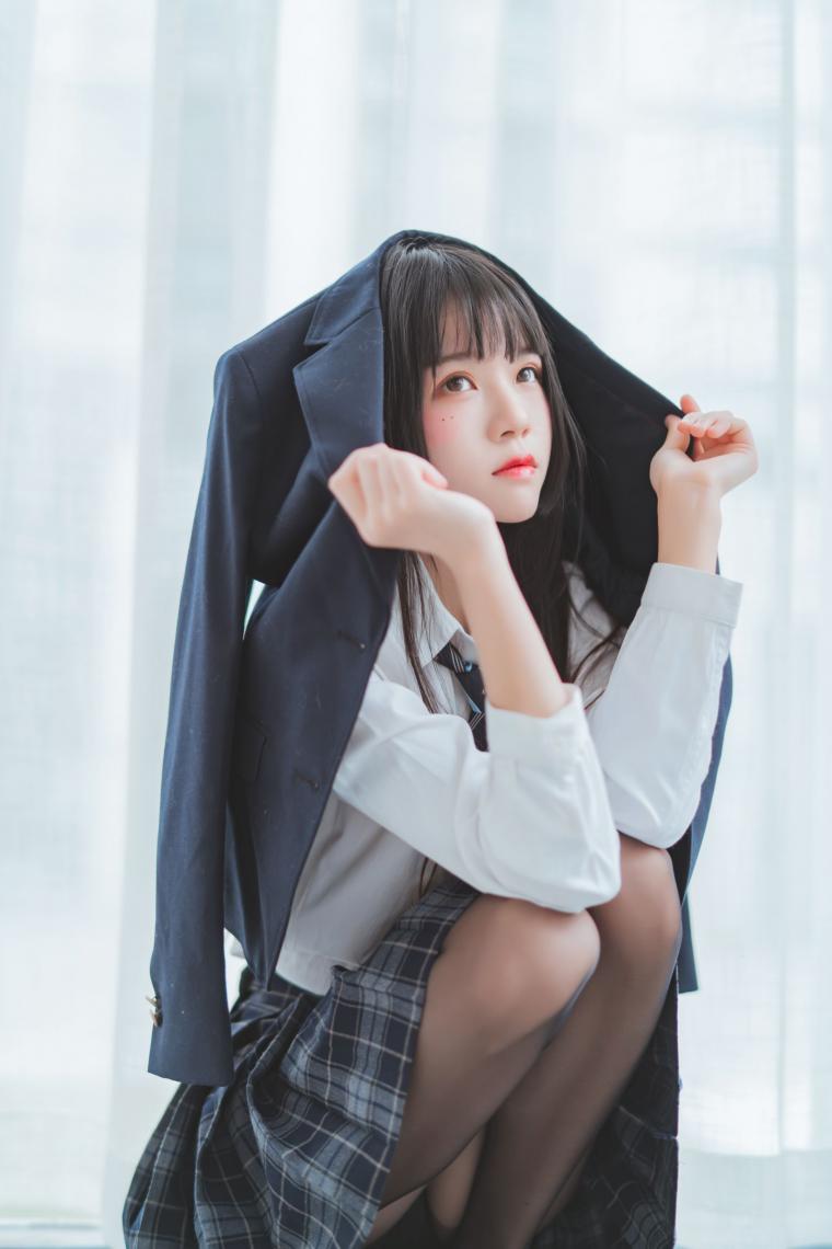 网红Coser@桜桃喵 - 冬季制服丝秀 [45P593MB] - 图片4