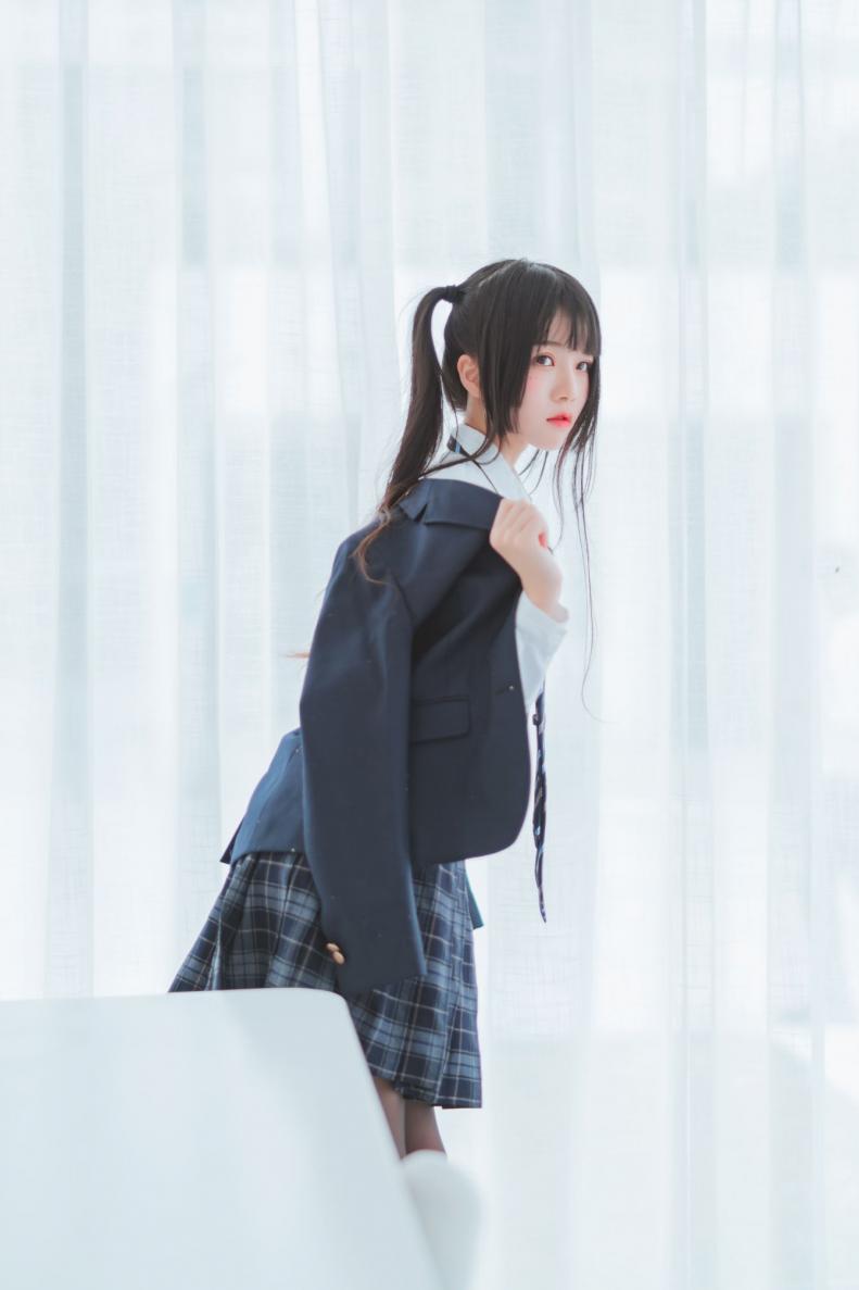 网红Coser@桜桃喵 - 冬季制服丝秀 [45P593MB] - 图片3