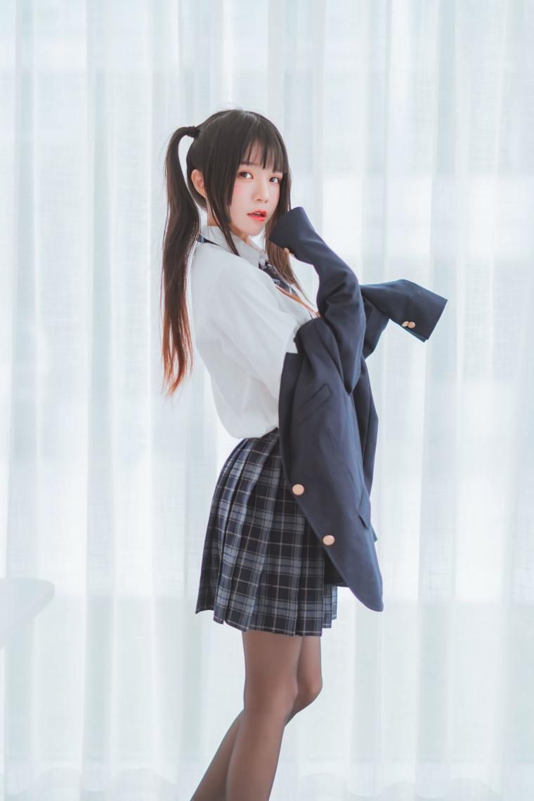 网红Coser@桜桃喵 - 冬季制服丝秀 [45P593MB] - 图片5