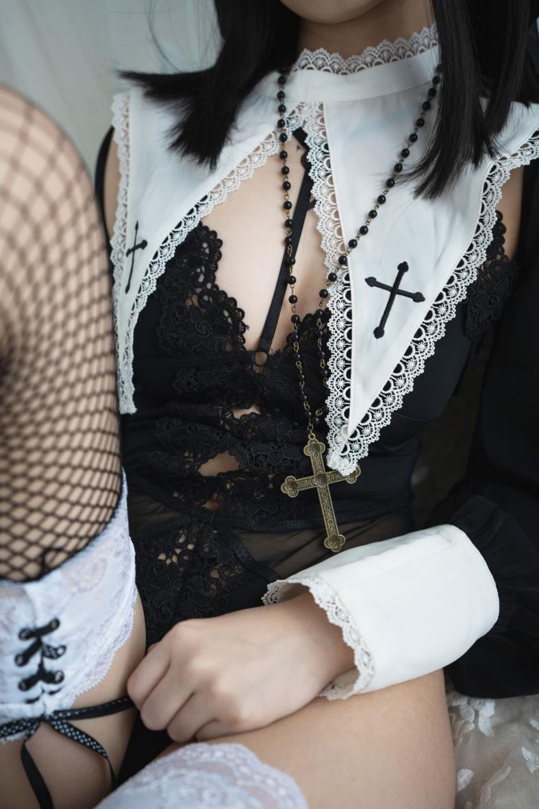 微博红人Coser@雯妹不讲道理 雯妹危险祈祷（修女） - 图片7