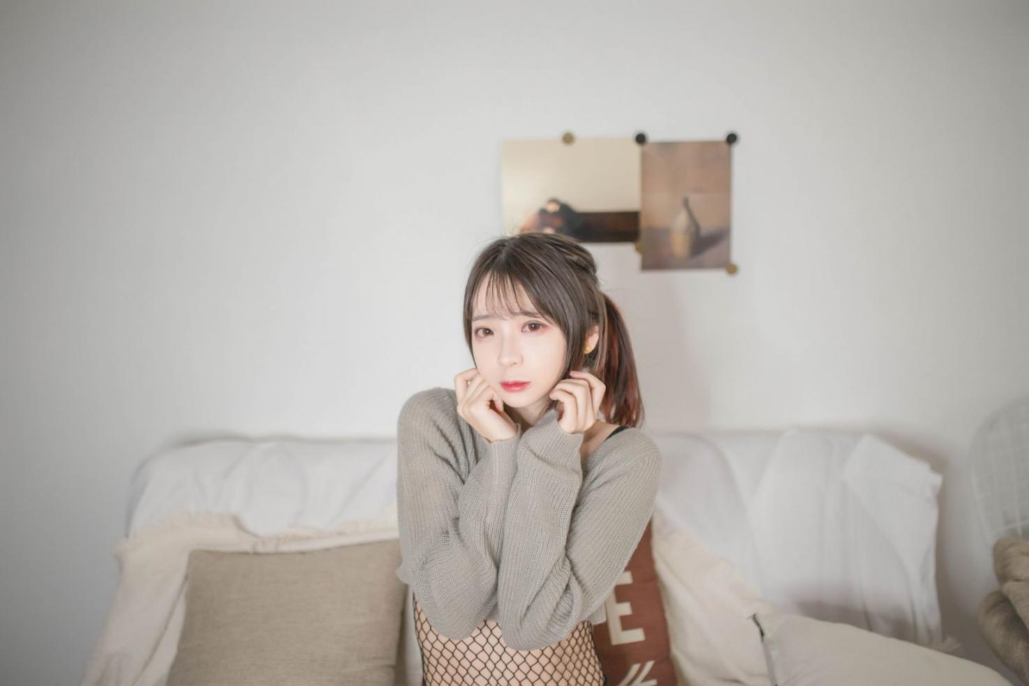 网红Coser@疯猫ss - 半胸毛衣 [32P134MB] - 图片3