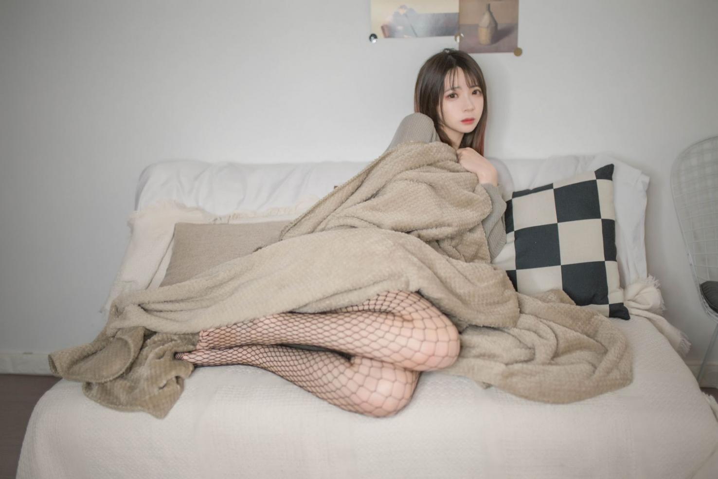 网红Coser@疯猫ss - 半胸毛衣 [32P134MB] - 图片5