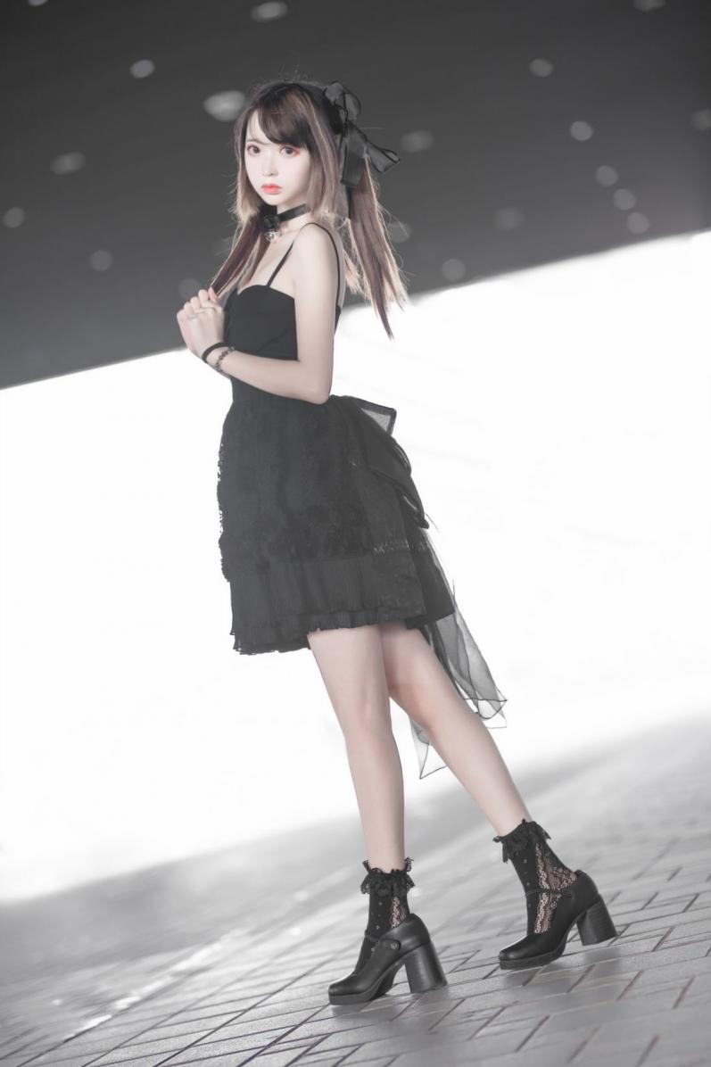 网红Coser@疯猫ss - 猫漫展黑裙 [10P75.2MB]