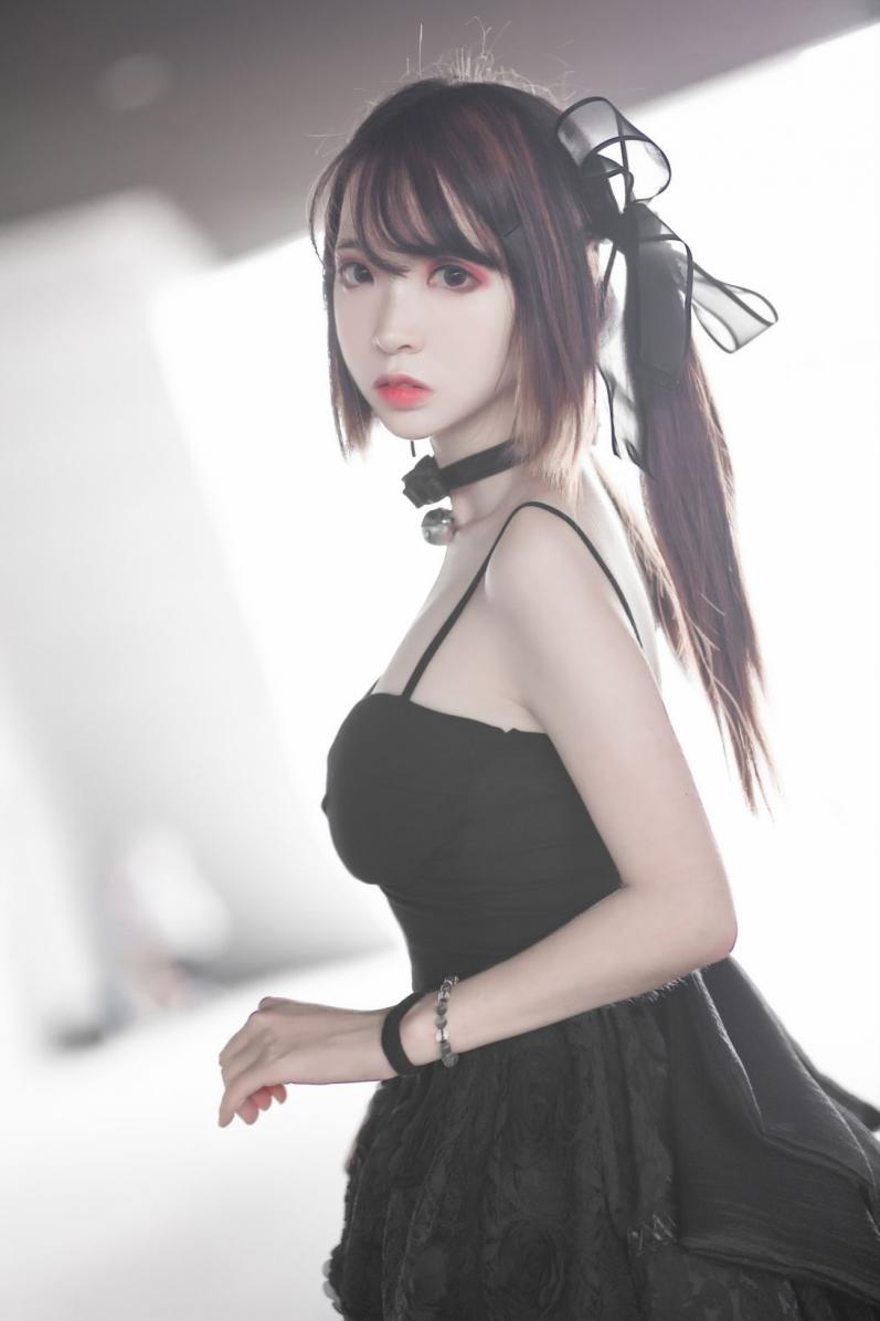 网红Coser@疯猫ss - 猫漫展黑裙 [10P75.2MB] - 图片3