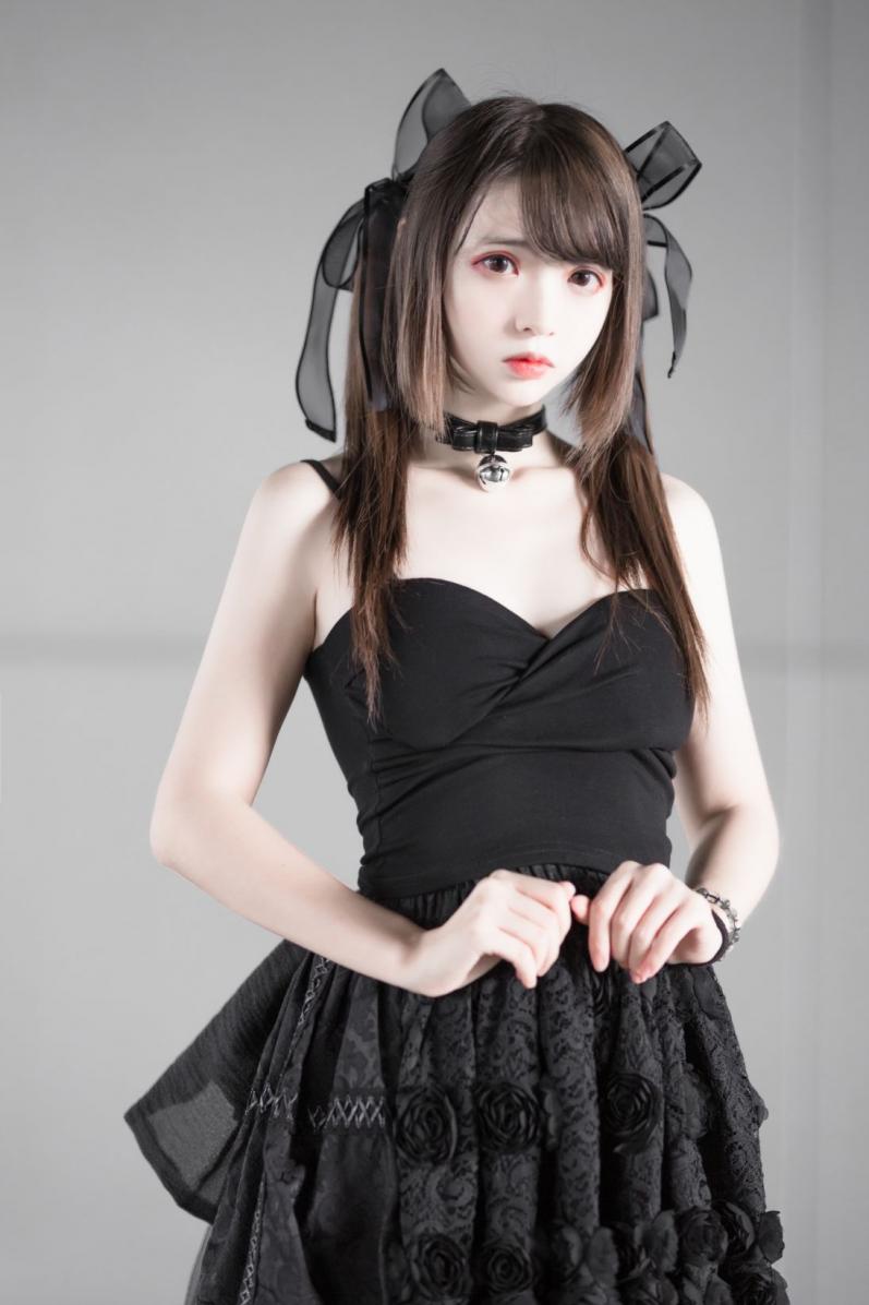 网红Coser@疯猫ss - 猫漫展黑裙 [10P75.2MB] - 图片2
