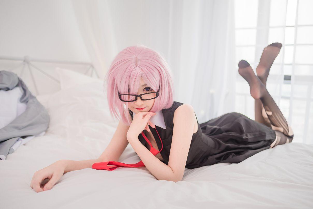 微博红人动漫Coser@南桃Momoko 玛修制服 [29P34.3MB]