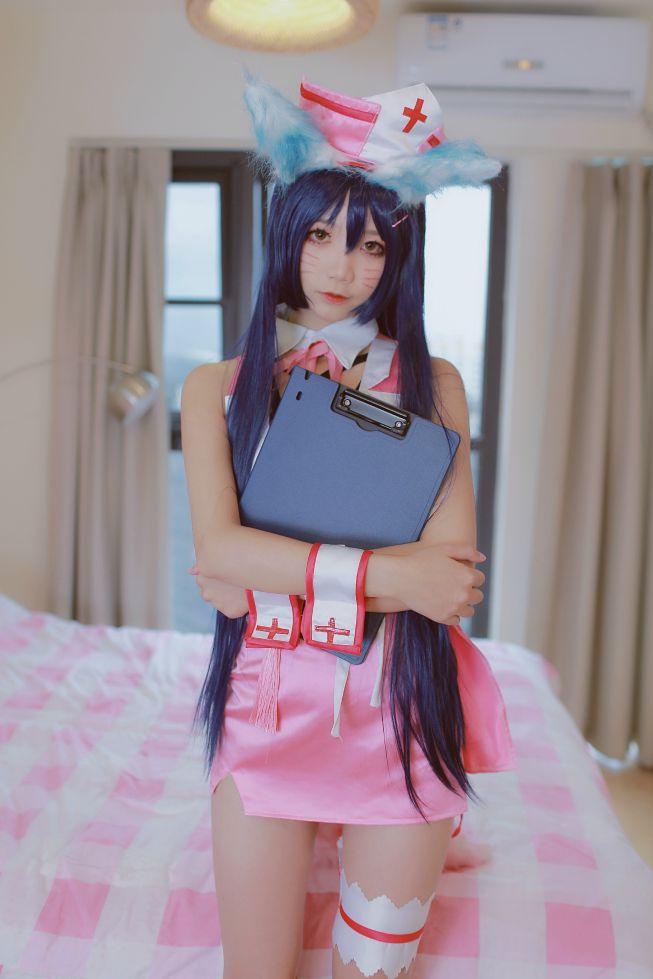 微博红人Coser@五更百鬼 阿狸护士服 - 图片3