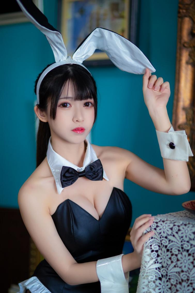 人气动漫Coser@鳗鱼霏儿 - 加藤惠 兔女郎 [25P291MB]