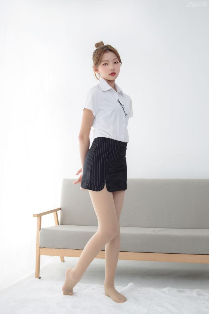 森萝财团写真 JKFUN-037《OL一定要搭配眼镜》50D肉丝 [63P1V1.26G] - 图片7