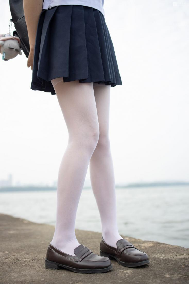 森萝财团写真 JKFUN-028 抑郁湖边与绝望天台 15D白丝 默陌 [58P2V3.14G]
