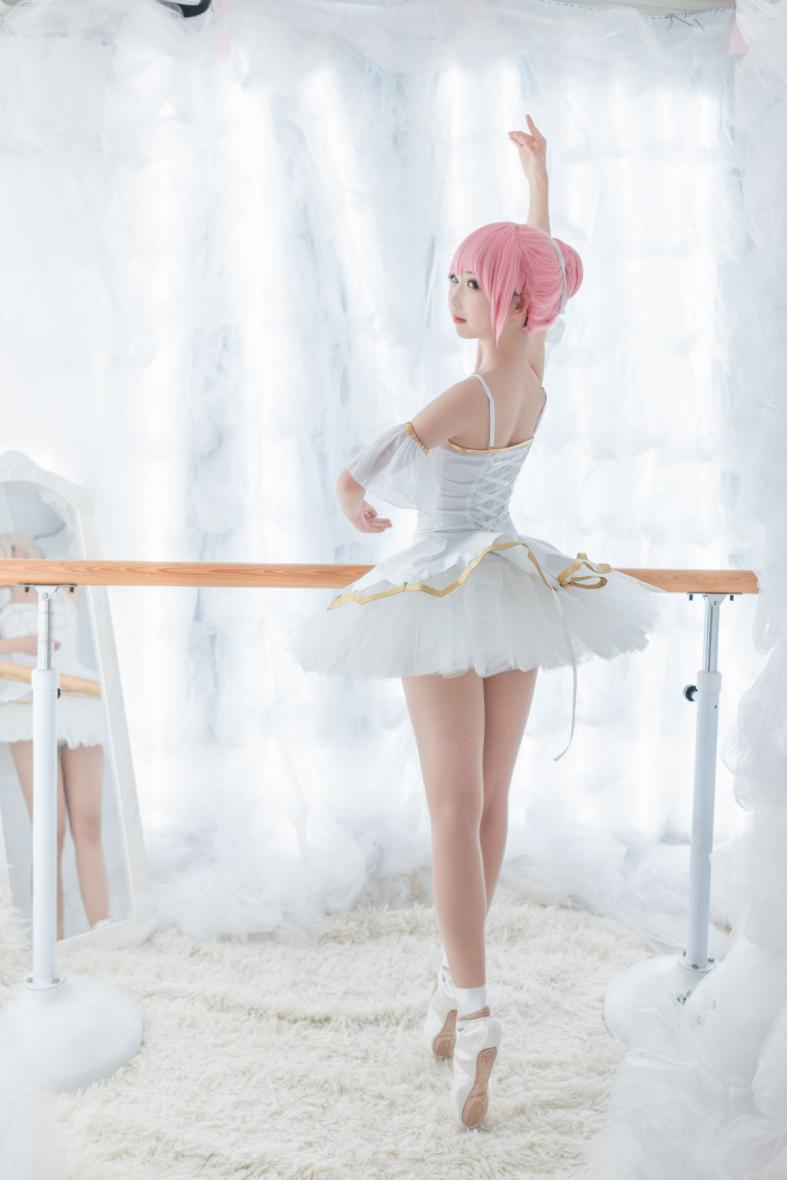 人气动漫Coser@面饼仙儿 - 小圆芭蕾 [12P96MB] - 图片2