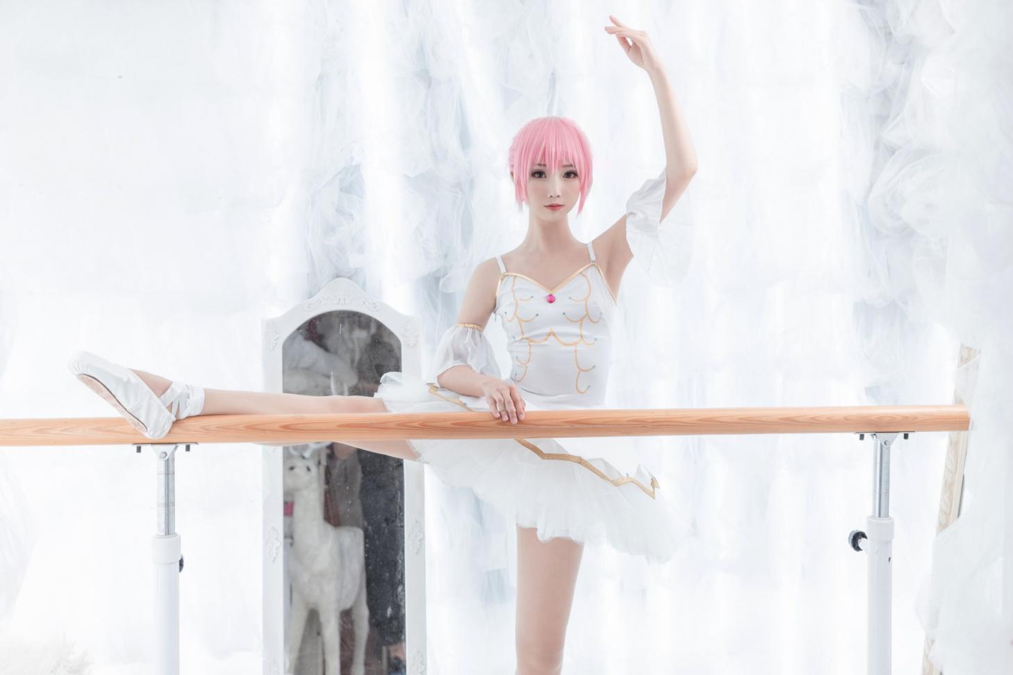 人气动漫Coser@面饼仙儿 - 小圆芭蕾 [12P96MB]