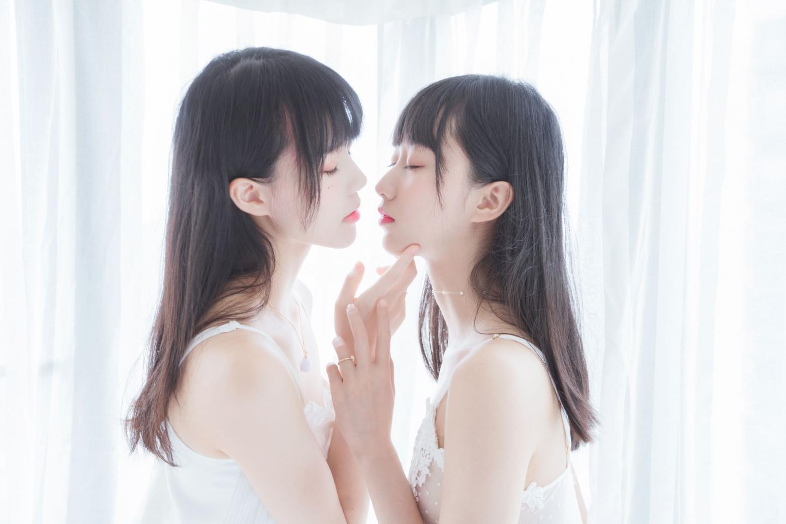 人气Coser@桜桃喵&木绵绵 - 朝(白裙×白裙) [58P724MB] - 图片2