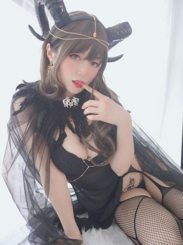 人气动漫Coser@白银81_ 黑山魅魔 [50P1V397MB] - 图片2