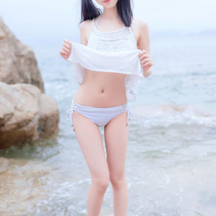 网红Coser@木绵绵OwO - 海边白色比基尼电子版 [30P133MB] - 图片8
