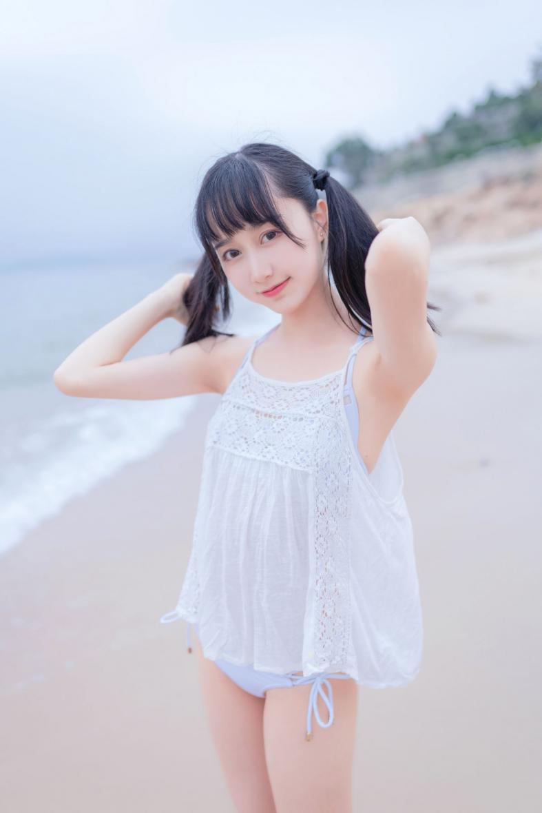 网红Coser@木绵绵OwO - 海边白色比基尼电子版 [30P133MB] - 图片2