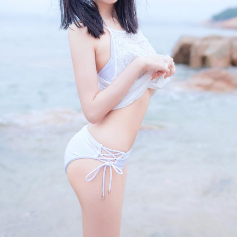 网红Coser@木绵绵OwO - 海边白色比基尼电子版 [30P133MB] - 图片6
