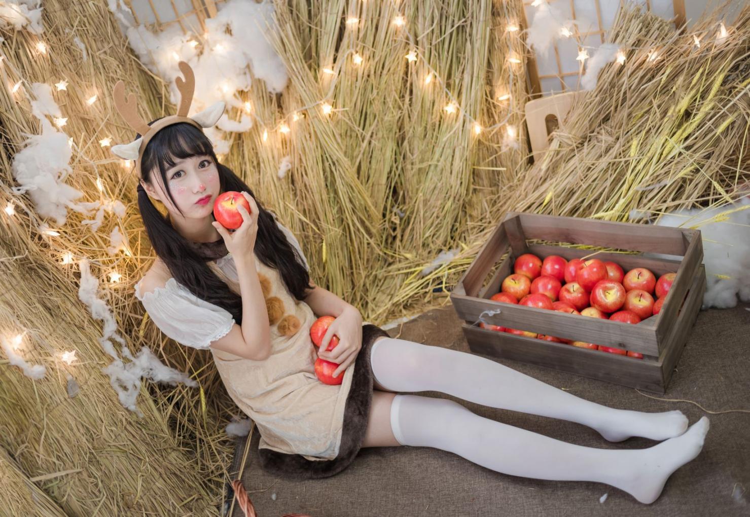 网红Coser@木绵绵OwO - 圣诞老人和驯鹿酱 [46P171MB] - 图片5