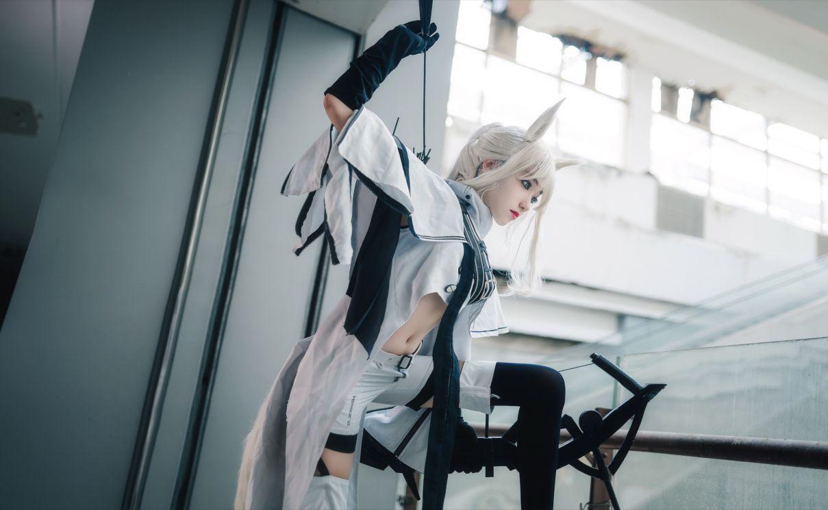 微博红人动漫Coser@南桃Momoko 白金常服 [17P34.2MB] - 图片7