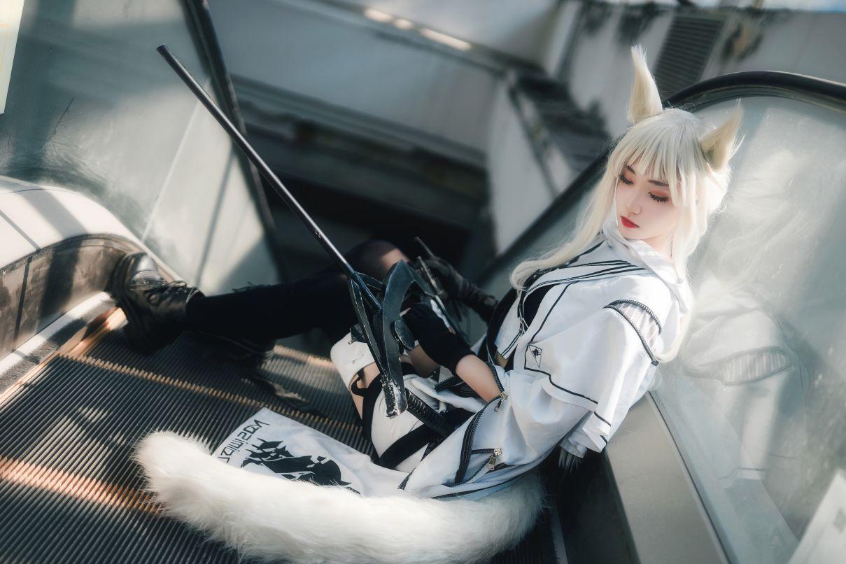 微博红人动漫Coser@南桃Momoko 白金常服 [17P34.2MB] - 图片2