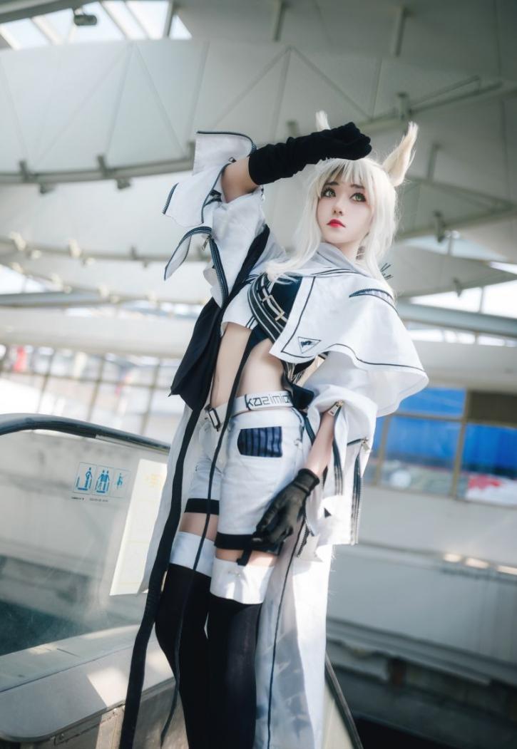 微博红人动漫Coser@南桃Momoko 白金常服 [17P34.2MB] - 图片4