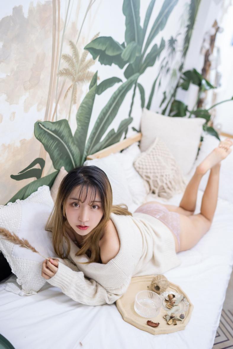 微博红人动漫Coser@-黑川-年上彼女 白色毛衣 [12P125MB] - 图片2