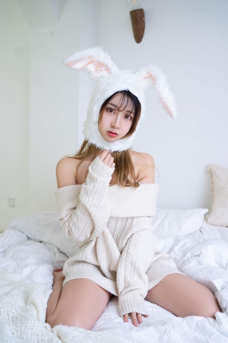 微博红人动漫Coser@-黑川-年上彼女 白色毛衣 [12P125MB] - 图片8