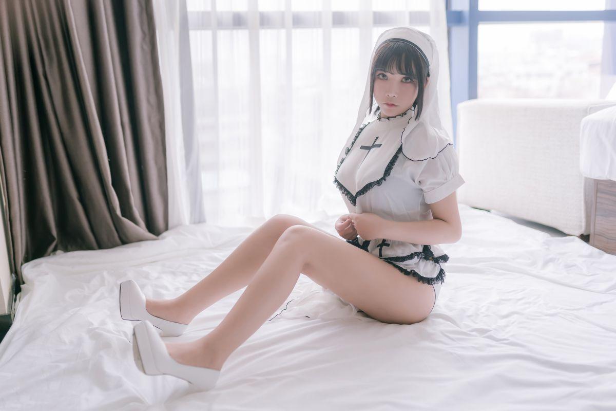 微博红人Coser@抱走莫子aa 纯白修女 [42P134MB]