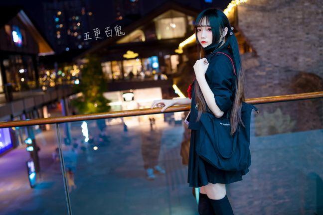 微博红人Coser@五更百鬼 制服 [15P30MB]