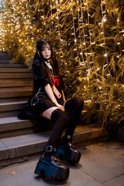 微博红人Coser@五更百鬼 制服 [15P30MB] - 图片3