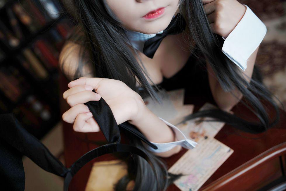 微博红人Coser@五更百鬼 樱岛麻衣兔女郎 [38P389MB]