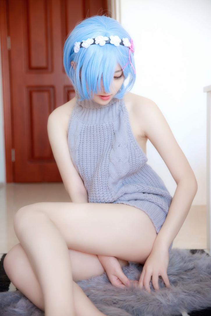 微博红人动漫Coser@南桃Momoko 蕾姆露背毛衣 [12P94.2MB] - 图片4