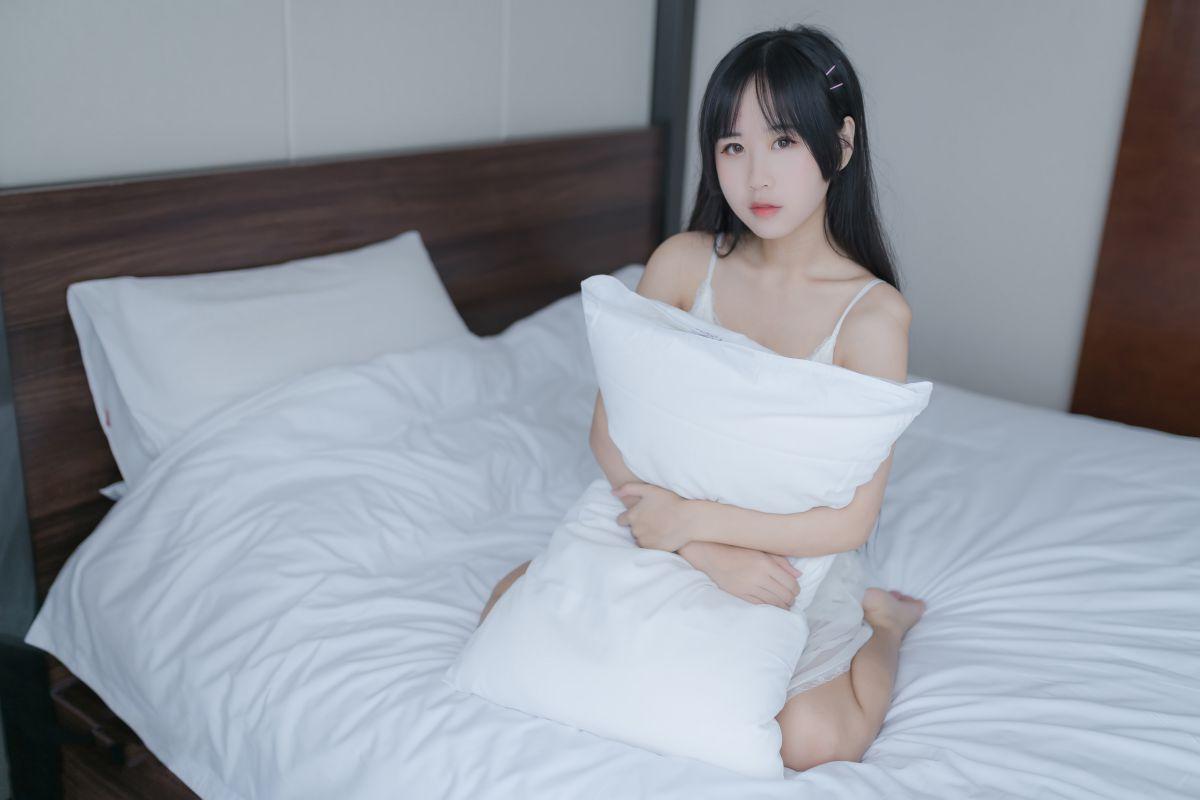 微博网红妹子@萌芽儿o0 - 白色私房 [44P159MB] - 图片4
