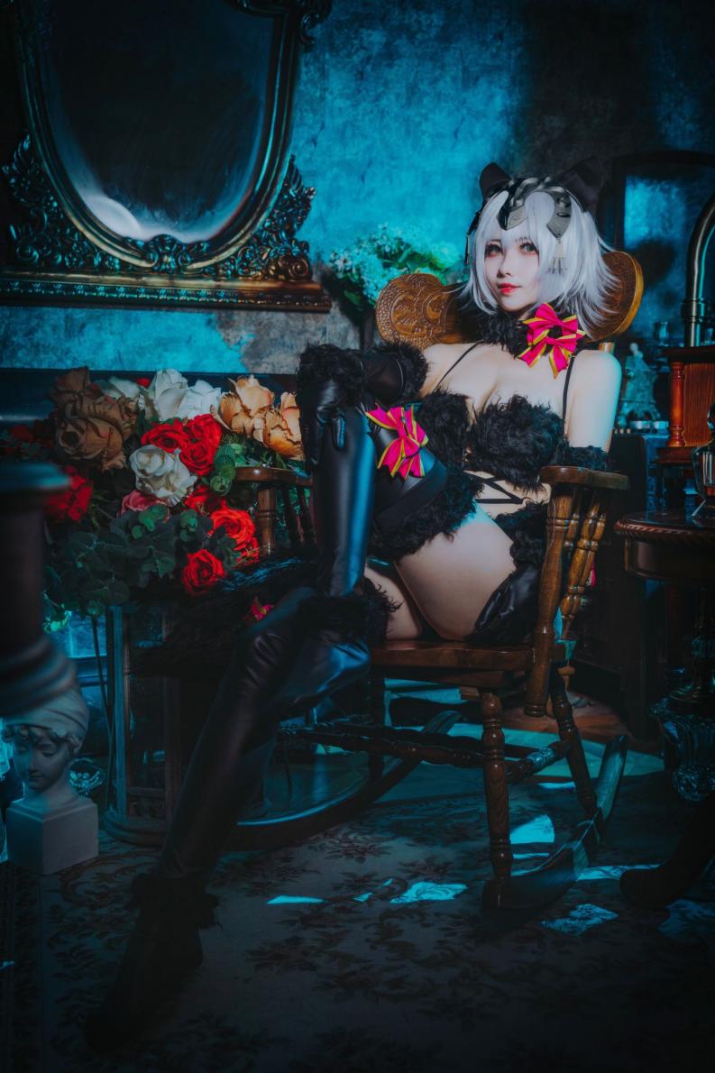 知名动漫Coser@rioko凉凉子 黑贞 [16P234MB]