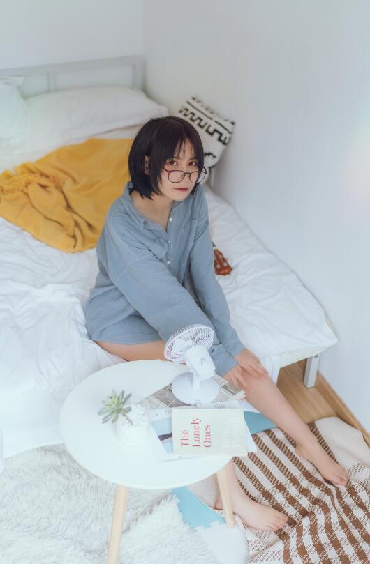 知名动漫博主@枸名 蓝色衬衫 [22P88.8MB] - 图片2