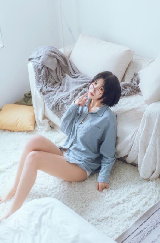 知名动漫博主@枸名 蓝色衬衫 [22P88.8MB] - 图片4